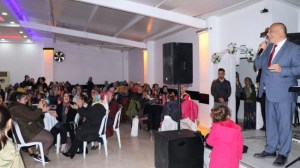 Yüzlerce kadın,  Şahini başkan yapmaya söz verdi