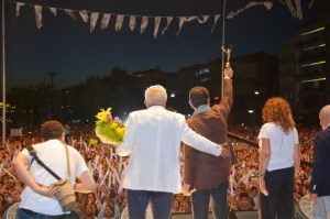 İMAMOĞLU NOBELİNİ ALDI